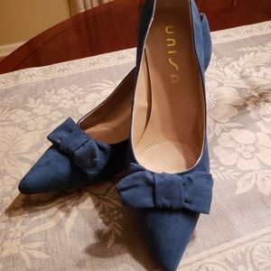 Unisa teal pumps